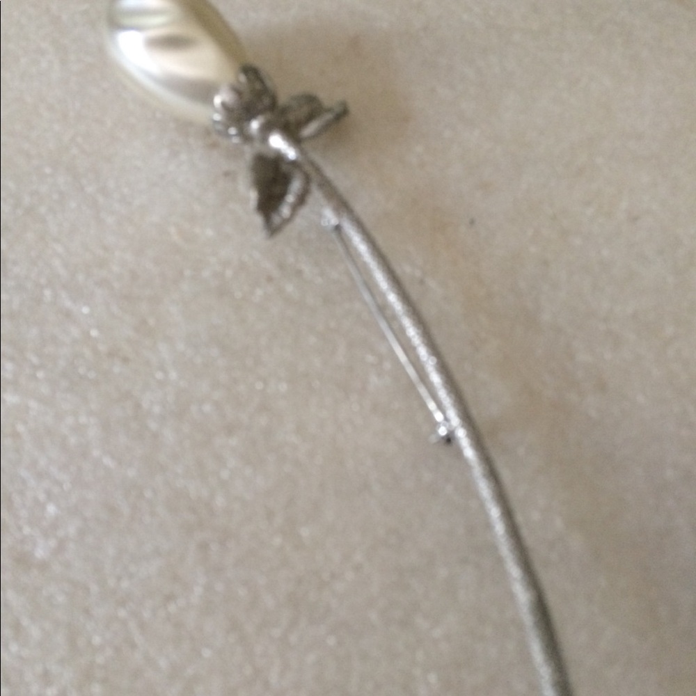Vintage pearl flower silver long brooch